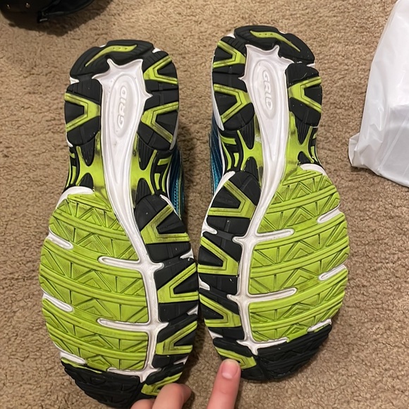 Women's sneakers. - Picture 2 of 6